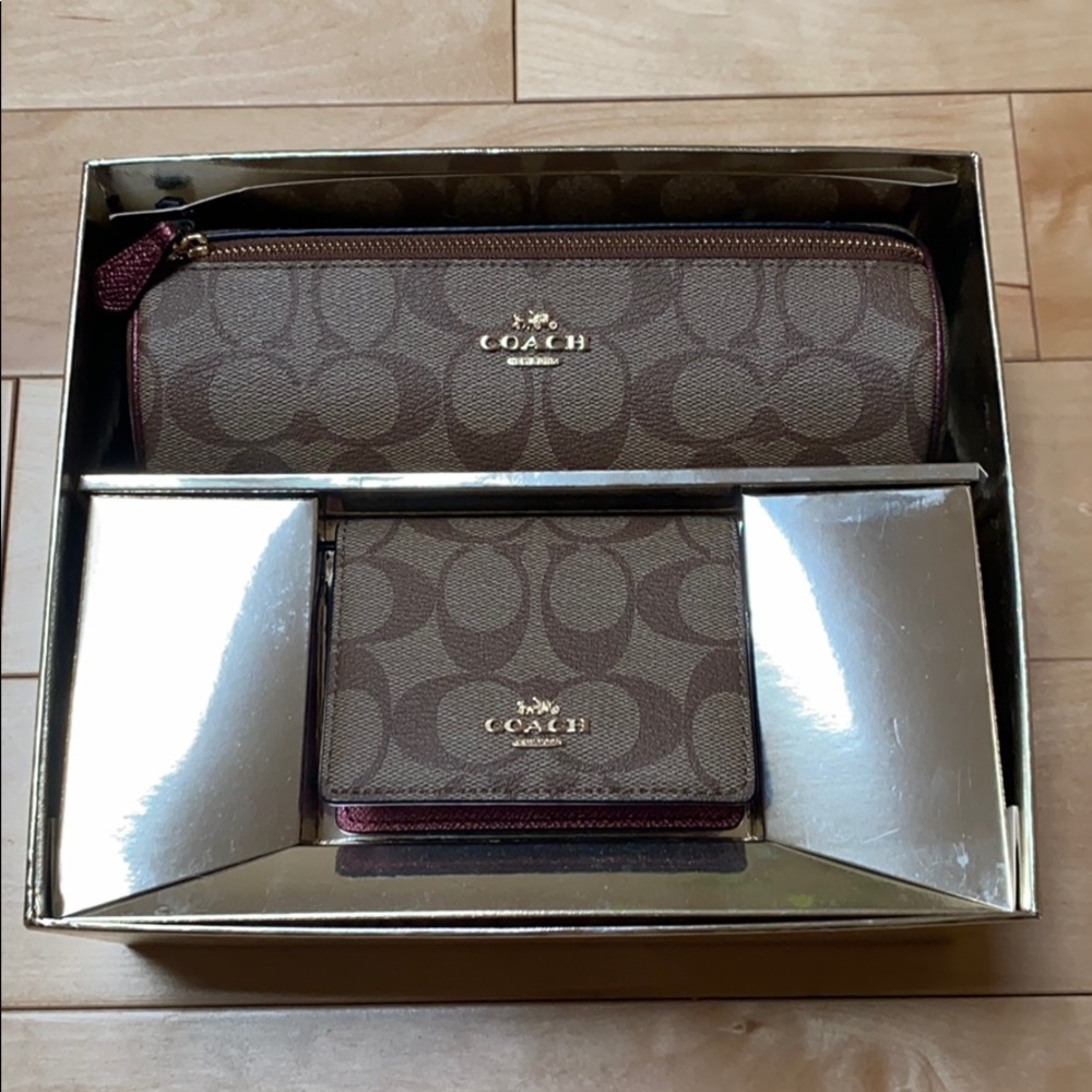 Coach make up pouch and wallet set